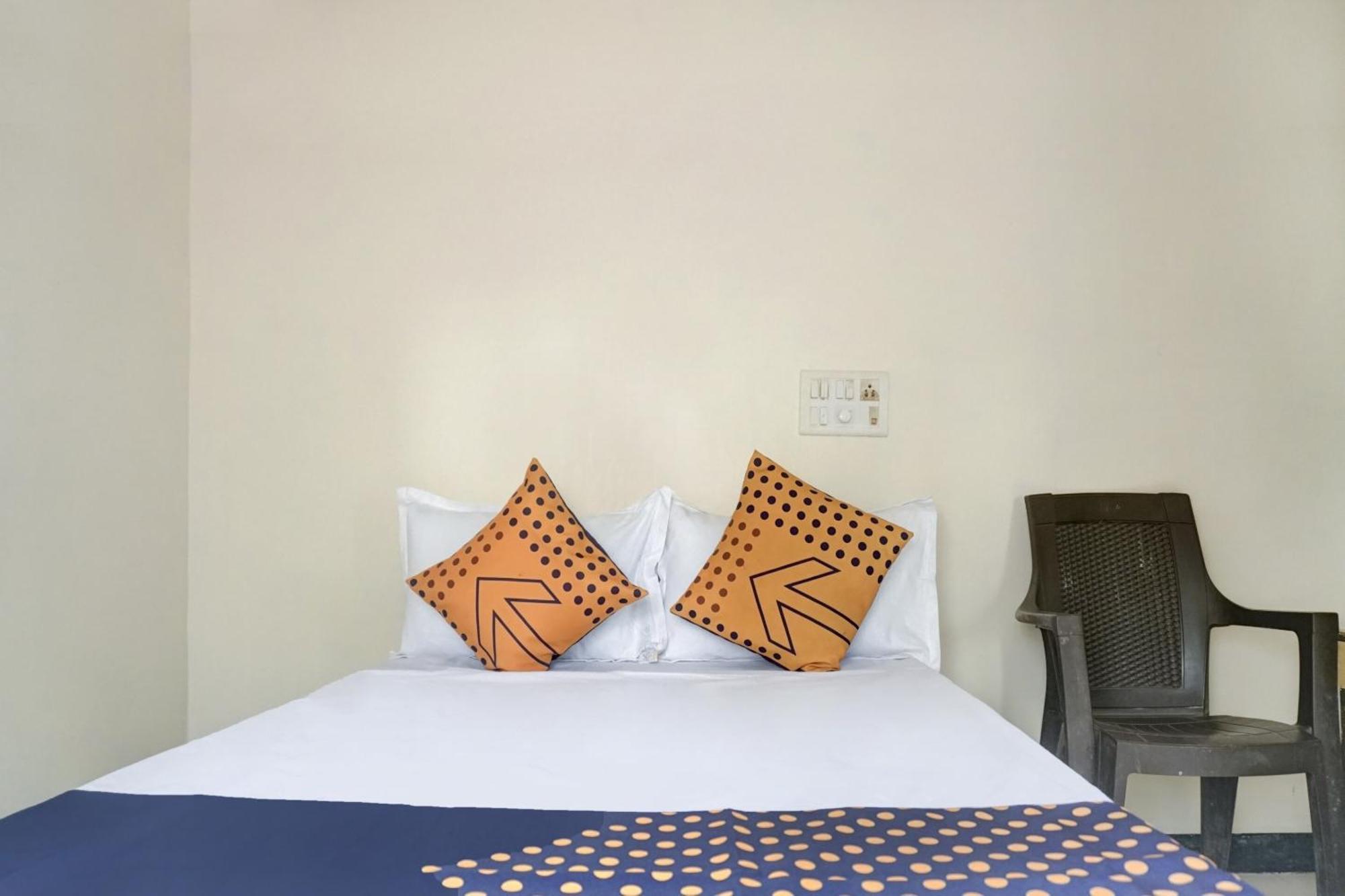 Spot On 74501 Hotel Supriya Garden Vagholi Exteriör bild